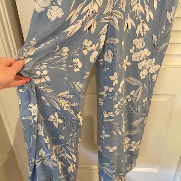 Beautiful floral jumpsuit. - Picture 3 of 4